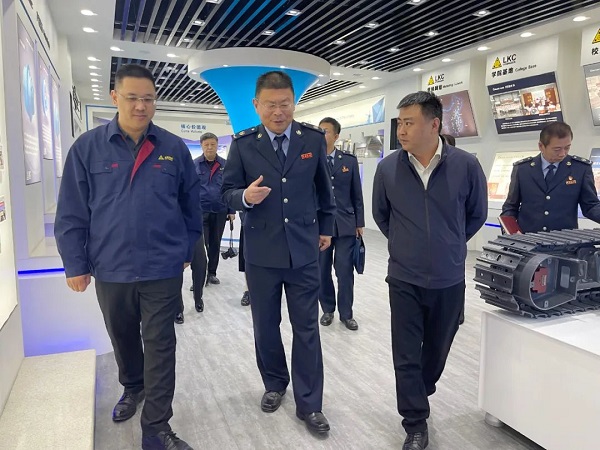 亚洲嫩模高潮喷白浆在线观看液壓4.jpg