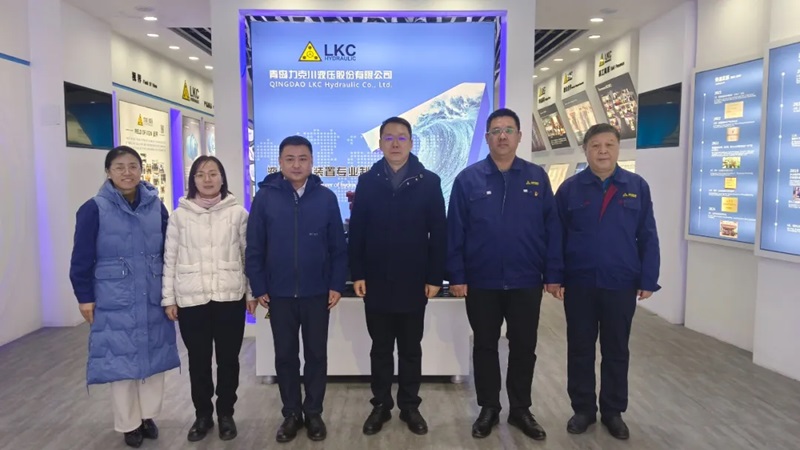 高新區工委（wěi）委（wěi）員、管委副主任張建軍一行蒞臨青島力克（kè）川液壓股份有限公司調研（yán）指導1.jpg