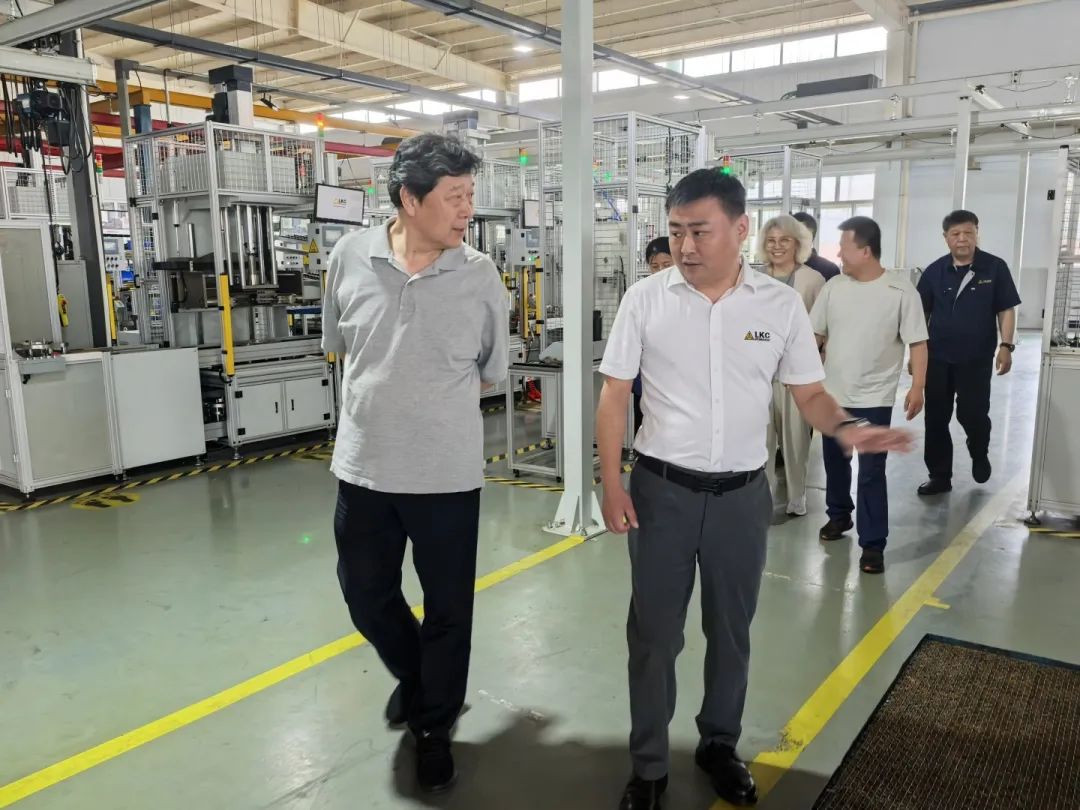 中（zhōng）國液壓氣動密封件工業協會理事長杜旭東一行蒞臨我公司參觀指導2.jpg